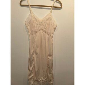 Vintage gorgeous coquette slip